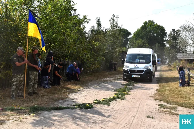 На Любешівщині попрощалися із воїном-спецпризначенцем Анатолієм Довжиком (фото)
