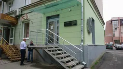 Лучани скаржаться на магазин, який довбає підвал (фото)