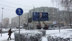 На вулицях Луцька містян вітають з прийдешніми святами з бордів (фото)