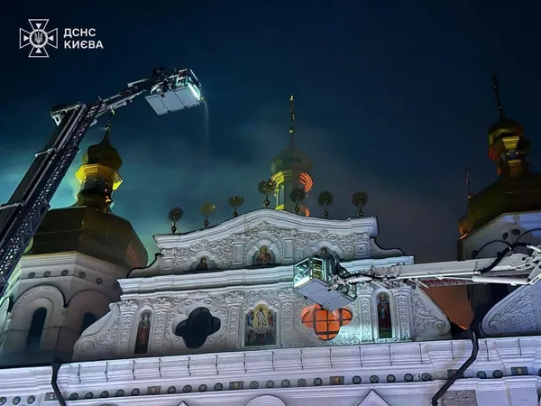 Києво-Печерську лавру зачинили для відвідувачів після удару РФ (фото, відео)