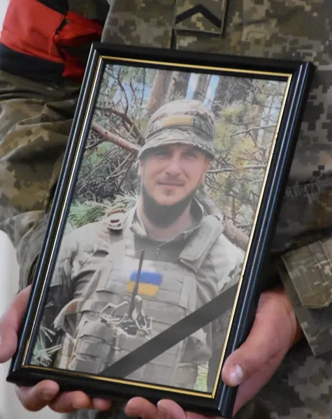 У Луцьку попрощалися з полеглим офіцером-розвідником Віталієм Петруком (фото)