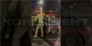 У Луцьку військові ТЦК витягнули чоловіка з приміщення ЦУМу та пошкодили авто (відео)