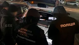 Волинські прикордонники викрили схему із ввезення авто під виглядом гуманітарної допомоги
