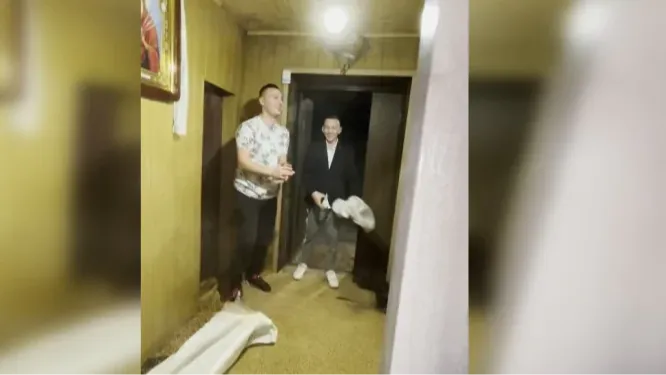 На Волині щедрувальники висипали два мішки зерна (відео)
