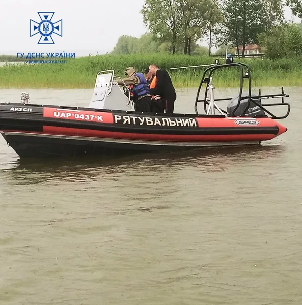 На сучасних катерах: волинські водолази тренувалися рятувати людей (фото)