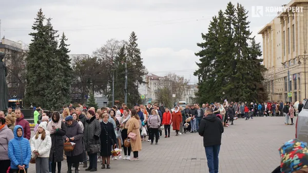 Війна і Воскресіння: у Луцьку святять паски у суботу і без свічок (фото)