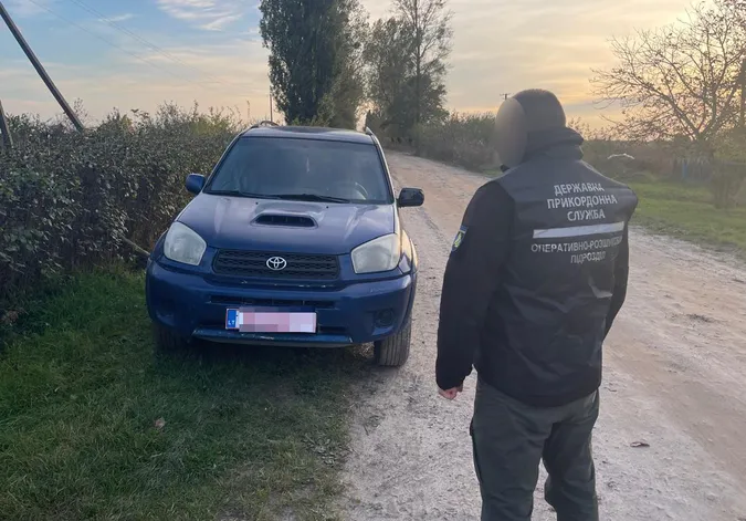 Схема на майже 3 млн грн: на Волині викрили продаж «гуманітарних» авто для ЗСУ (фото)