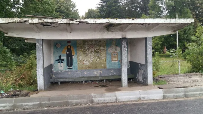 На Волині під час ремонту доріг хочуть знести зупинки з мозаїкою (фото)