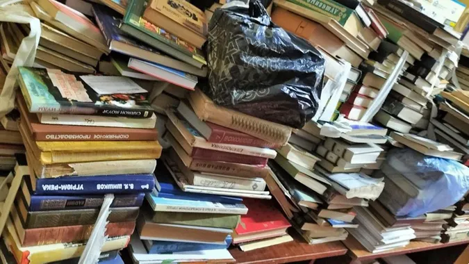 Лучани здали майже 500 кілограмів російської літератури на макулатуру