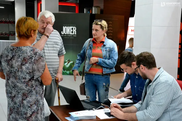 Дивитися без хвилювання неможливо: луцькі пенсіонери про фільм «Заборонений» (фото)