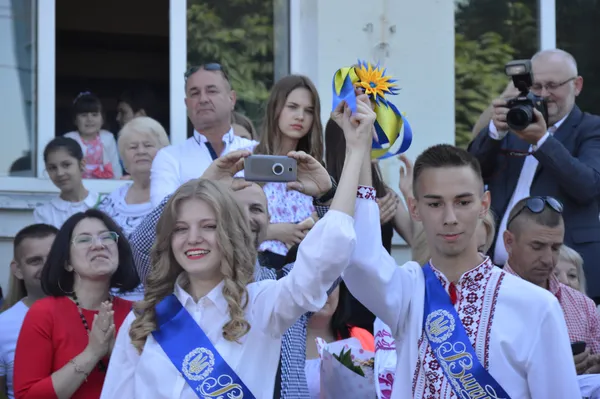 Свято Останнього дзвоника у луцькій школі № 1 (фото, відео)