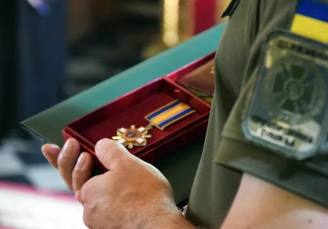На Волині родинам загиблих прикордонників вручили посмертні нагороди їхніх героїв (фото)