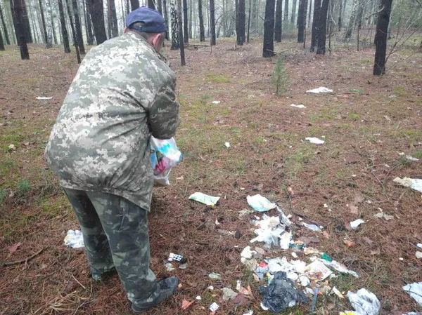 44 протоколи за вихідні: волиняни перетворюють ліси на смітники (фото)