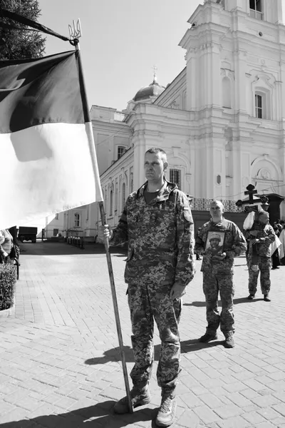 У Луцьку попрощалися із загиблим воїном Русланом Собуцьким (фото, відео)