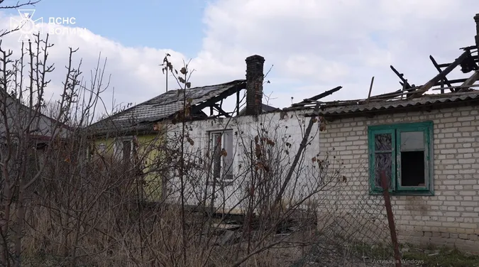 У селі біля Луцька жінка врятувала від пожежі сусідських дітей (фото)