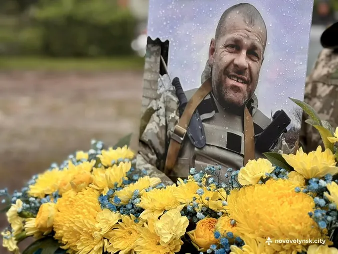 У Нововолинську попрощалися із бійцем Леонідом Ткачуком (фото)