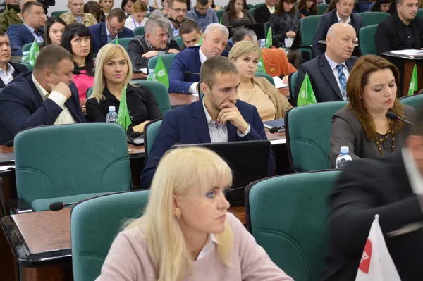 Микола Собуцький замислився над  чимось