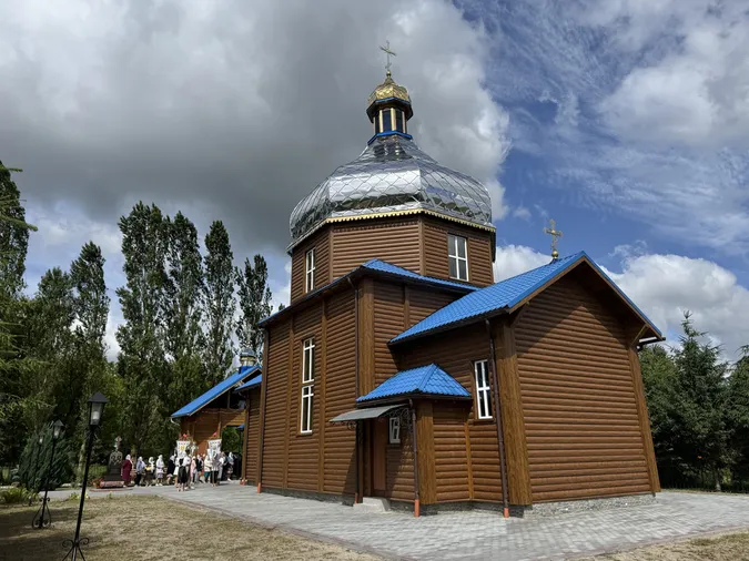 Напередодні престольного празника у церкву Апостолів Петра і Павла на Волині приїхав владика Михаїл (фото)