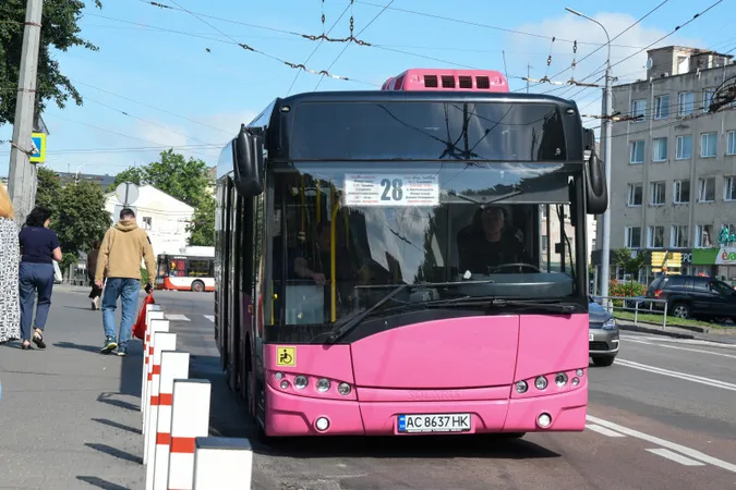 На вулиці Луцька виїхали нові маршрутки (фото)