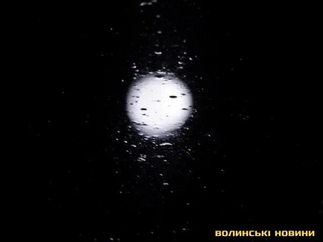 Якою на Волині побачили Суперповню або Рожевий Місяць (фото)