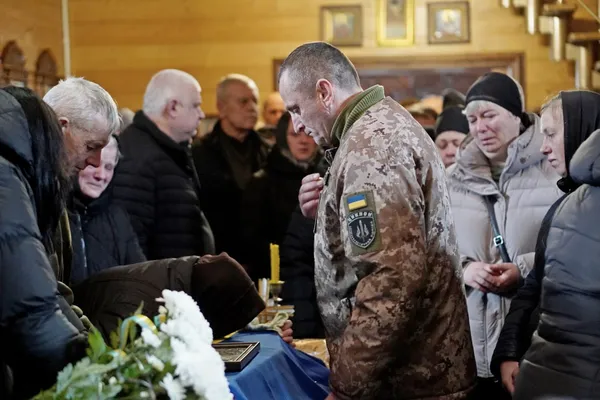 У Володимирі попрощалися із загиблим на війні захисником Анатолієм Крагликом (фото)