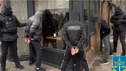 У Луцьку банда «вибивала» з військового 3000 доларів надуманого боргу (фото)