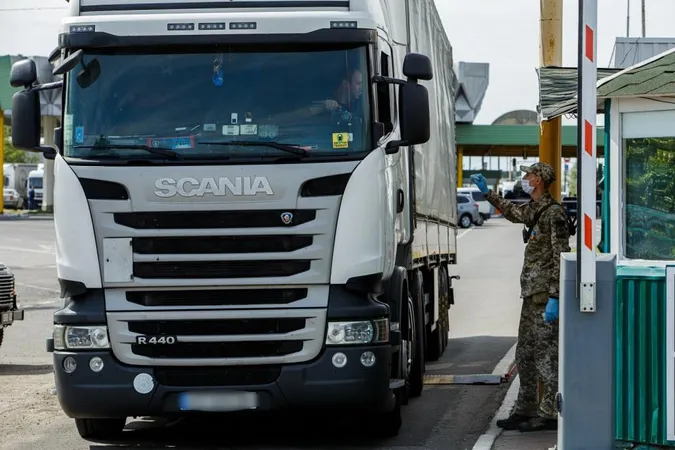 Двоє іноземців отримали постанови за перевищення швидкості від луцьких прикордонників