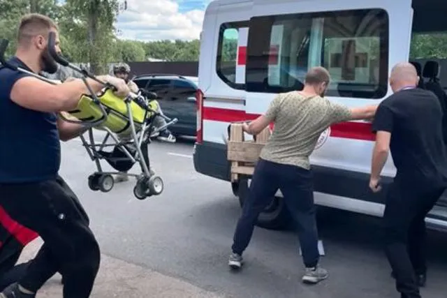 Повідомили про стан дітей, які постраждали від вибуху гранатомета у Чернігові