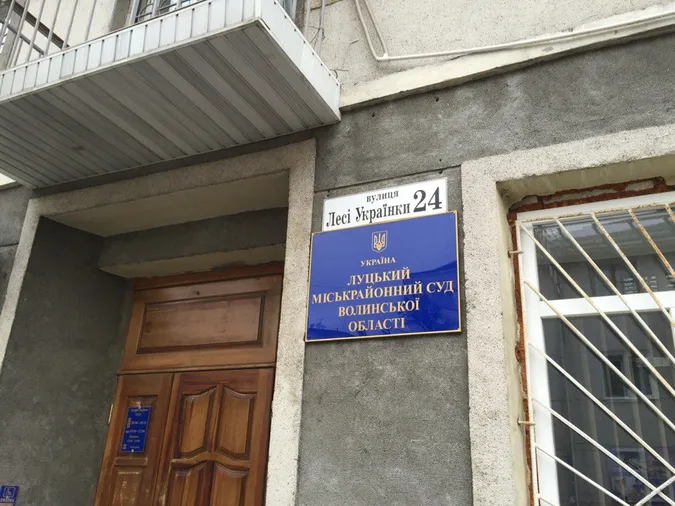 Суд арештував «розарештовану» валюту, вилучену у керівника волинської ДАБІ