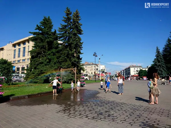У центрі Луцька встановили рамки-охолоджувачі (фото)