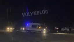 У Луцьку на Дубнівській легковик не пропустив «швидку» (відео)