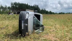 На Любешівщині перекинувся Volkswagen: у лікарні 19-річний водій та його брат-школяр (фото)