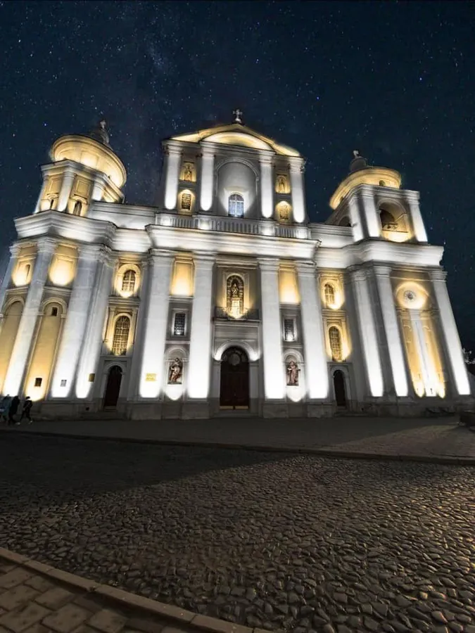 У Луцьку підсвітять костел та кірху