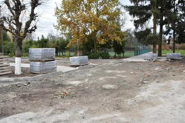 У Луцьку продовжують ремонтували вулиці та двори (фото)