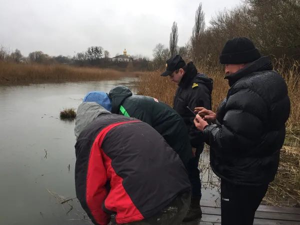 В Жидичині у Стир запустили 124 екземпляри білого амура (фото)