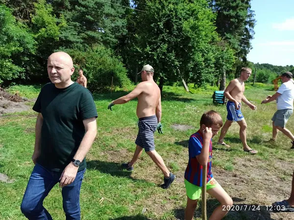 Спільними зусиллями: у Ківерцях навели благоустрій біля озера