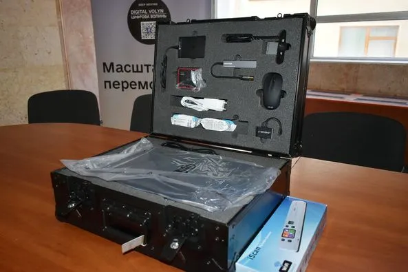 Десять волинських громад отримали «мобільні валізи» (фото)