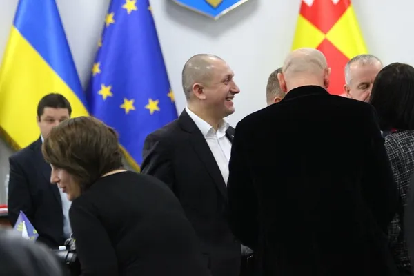 Як завжди життєрадісний депутат Микола Яручик
