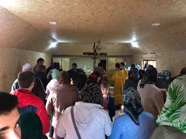 У Жидичині віряни УПЦ (МП) на Пасху молилися у храмі, який збудували «своїми руками» (фото)