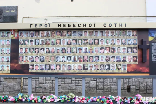 Про перенесення не говорять: що буде зі стендом пам’яті Героїв у центрі Луцька