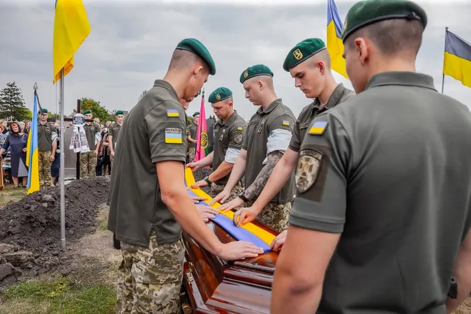 💔На Хмельниччині в останню дорогу провели молодого офіцера Волинського прикордонного загону Артема Кедруна