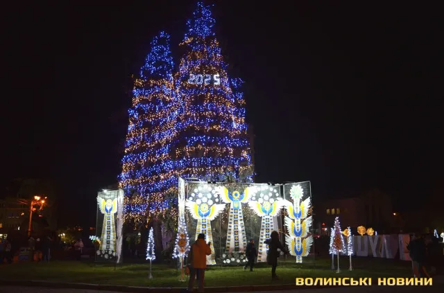 Коли та як прикрасять головну ялинку Луцька до 2026 року (фото)