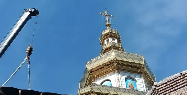 У Підгайцях з третьої спроби встановили купол на храм (фото, відео)