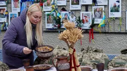 У Володимирі накрили символічний різдвяний стіл для полонених та зниклих безвісти (фото)