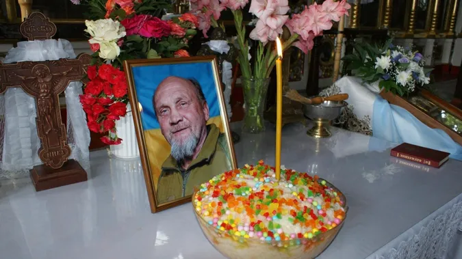 Купив будинок, а пожити не встиг: на Волині попрощалися з Героєм Віталієм Гандзюком (фото)
