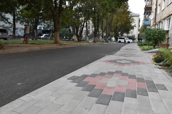 На Львівській закінчили ремонт прибудинкової території (фото)