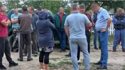 На Волині селяни почубилися з поліцією через деревину (фото, відео)