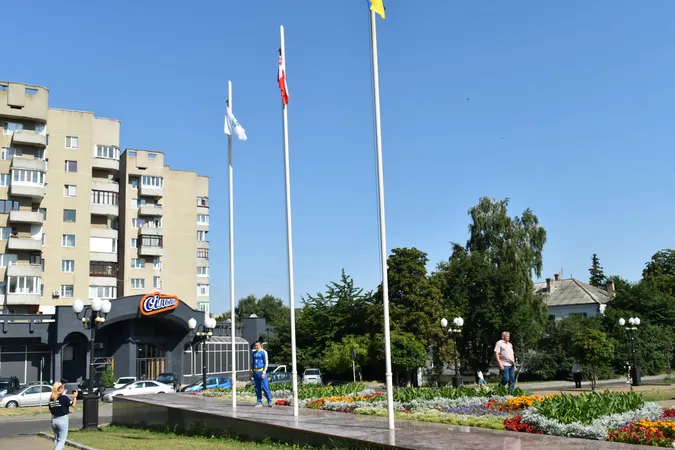Олімпіада-2020: у Луцьку підняли прапор олімпійського комітету (фото)