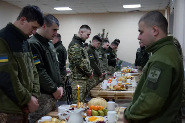 Зі смачними стравами та подарунками: як волинські прикордонники зустрічали Святвечір (фото)