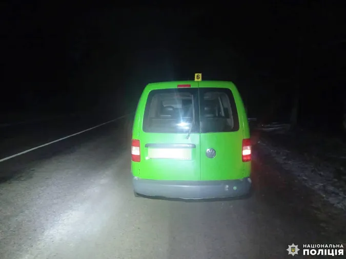 На трасі Київ – Ковель – Ягодин під колесами авто загинула людина (фото)